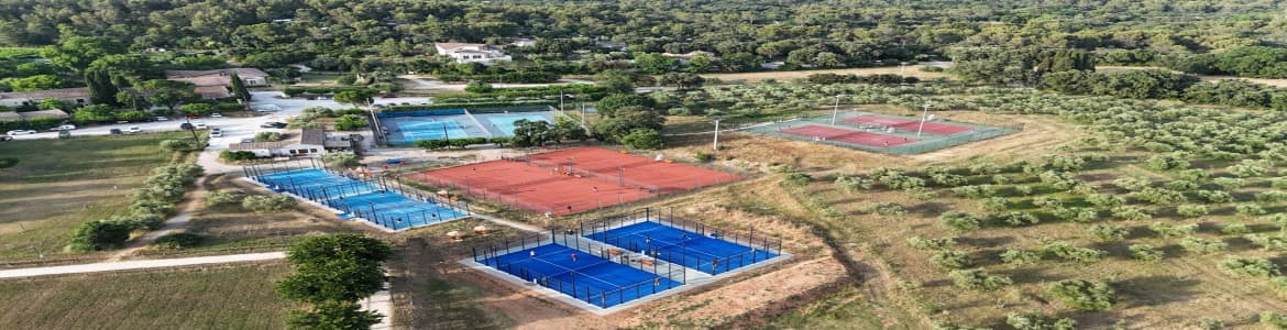 Vue aérienne du Tennis & Padel Club de Castries